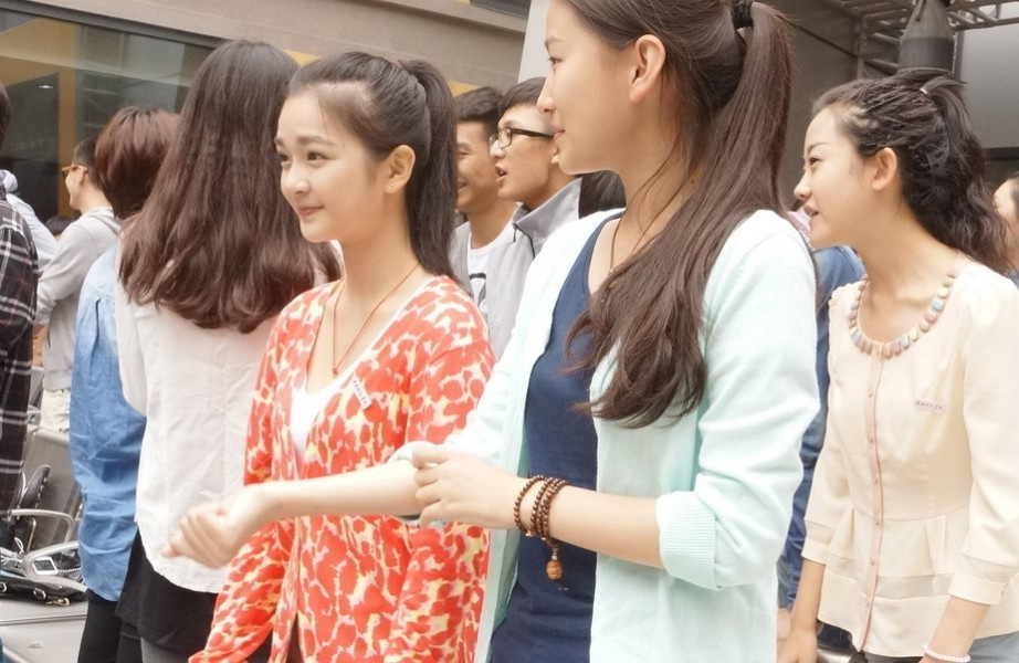 中戏新生开学典礼萌<em>妹子嫩</em>帅哥素颜入校5490