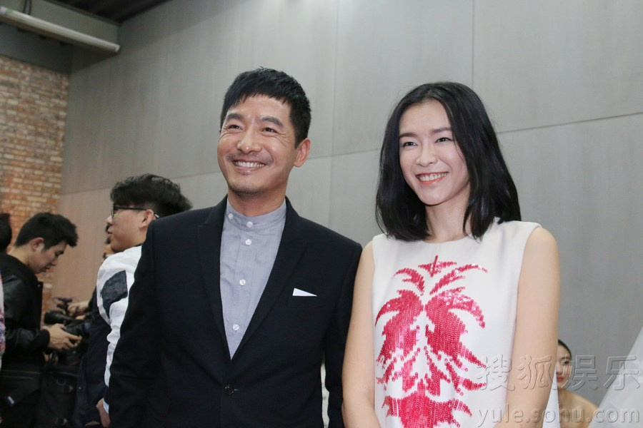 郭晓东携爱妻亮相北京时装周 助阵王培沂大秀