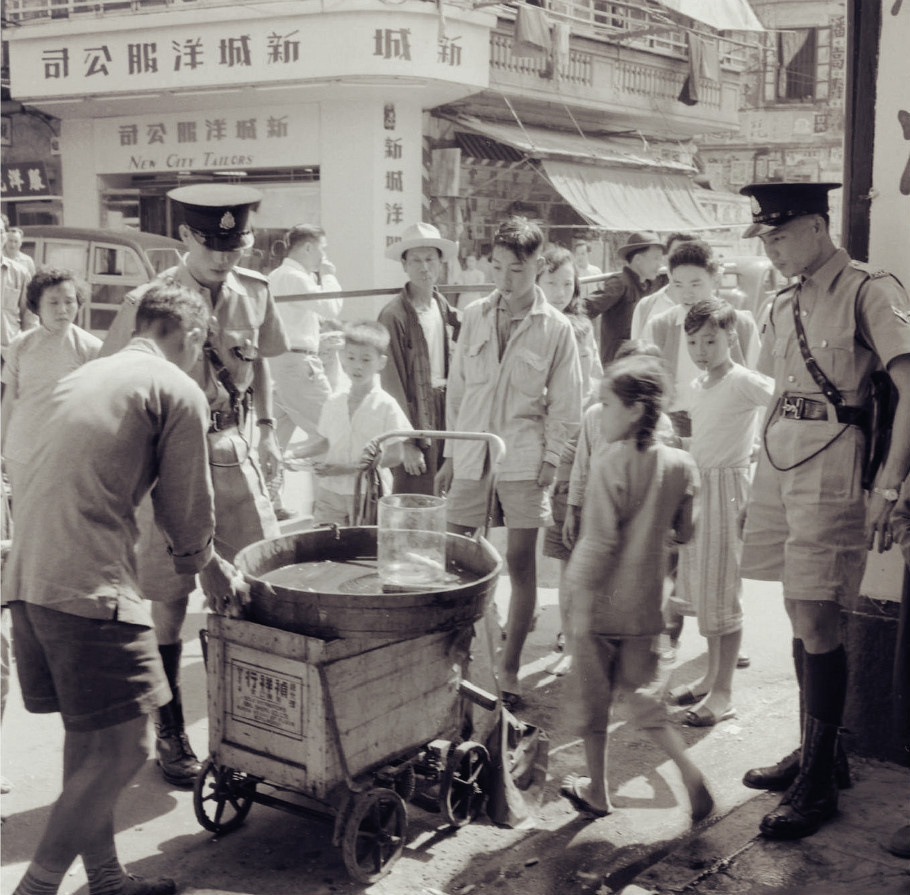 50年代人口_编前会(五十年代)人员:张映吾(中)、魏克明(右一)、陈虞孙...