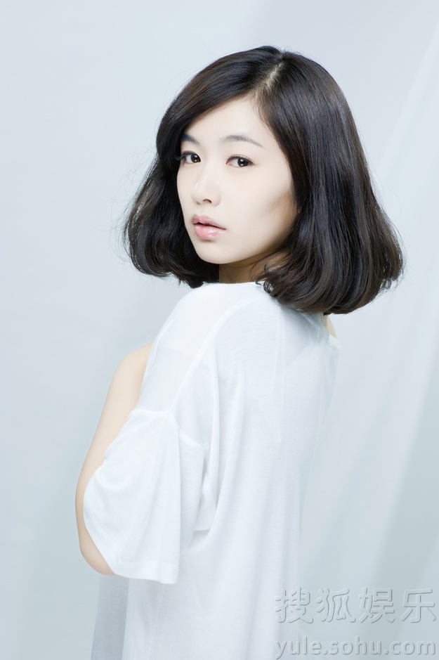白色唯美如女神 搜狐娱乐讯 一向以可爱清纯形象示人的青年演员李明珠