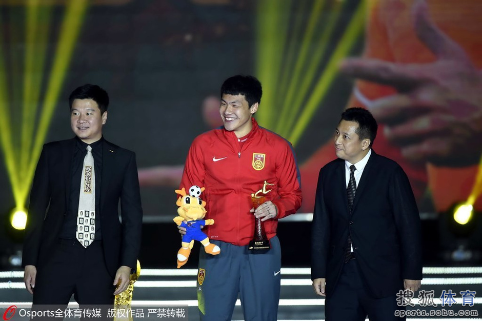 高清:中超颁奖礼星光璀璨 王大雷曾诚武磊登台