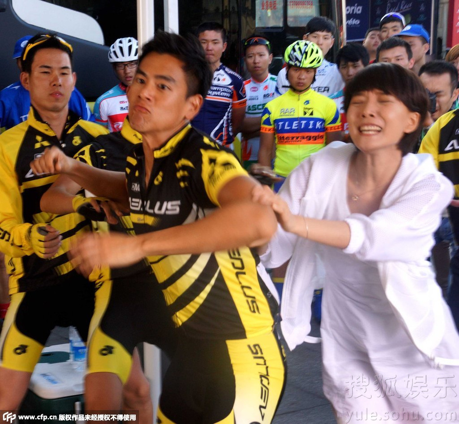 彭于晏拍片挥拳打人露凶光 王珞丹劝架险些被