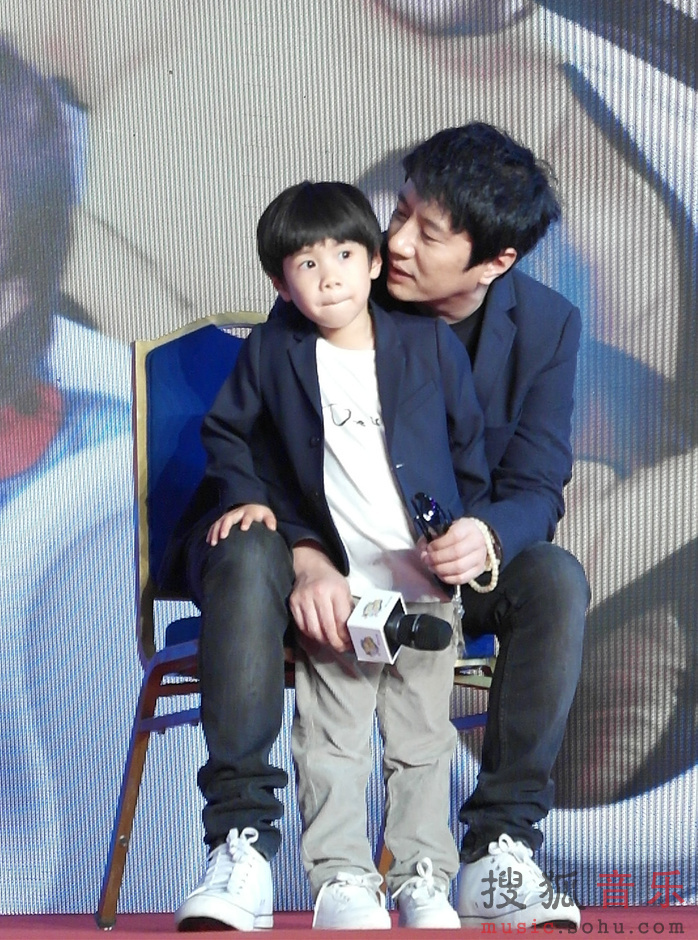 郑钧加盟《爸爸回来了》 Jagger自创摇滚歌曲