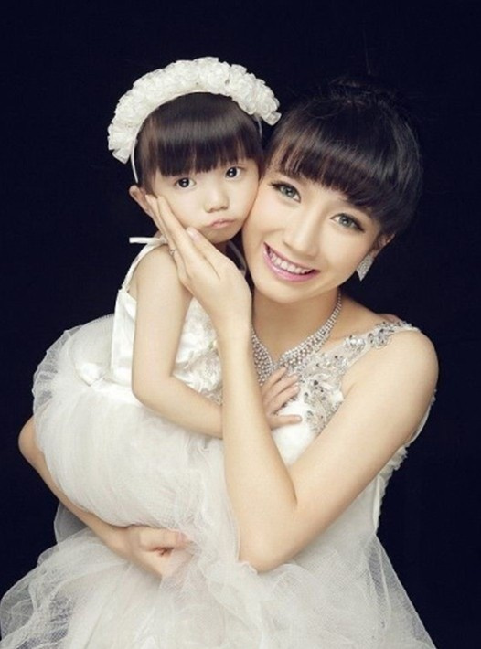 辣妈大赛众90后妈妈登场 最小辣妈仅16岁