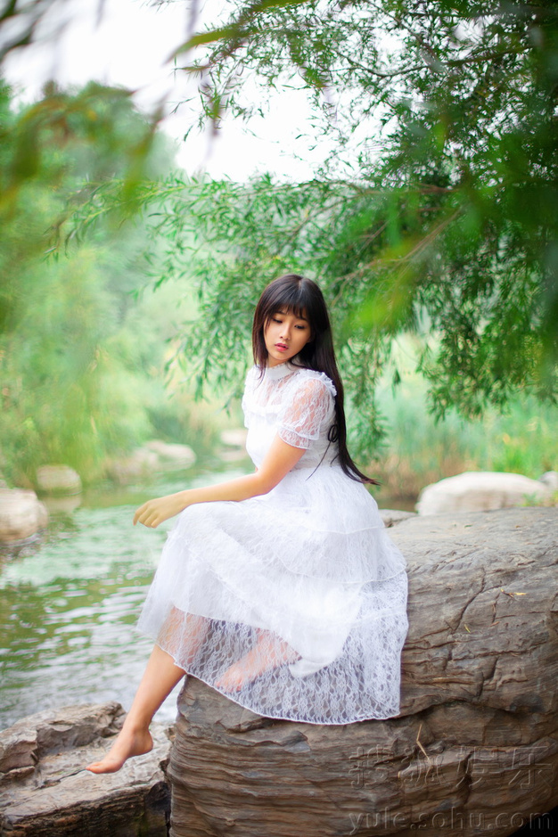 游戏女神戚蓝尹唯美白纱写真 雪白轻纱显仙气