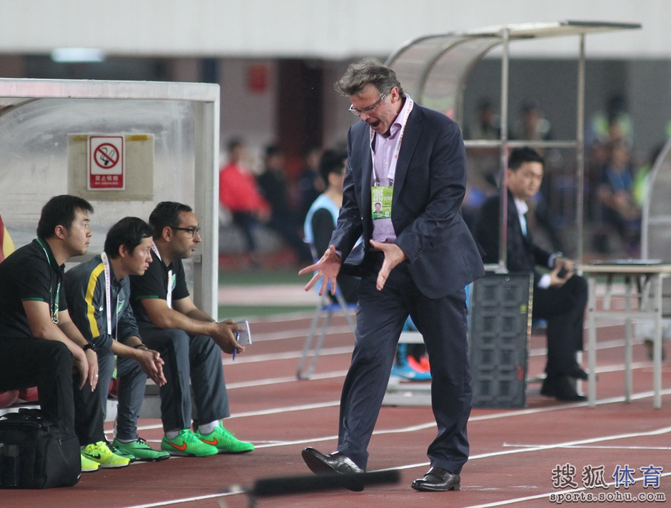 高清:埃神弹射破门亲吻纹身 曾诚复出勇猛不减