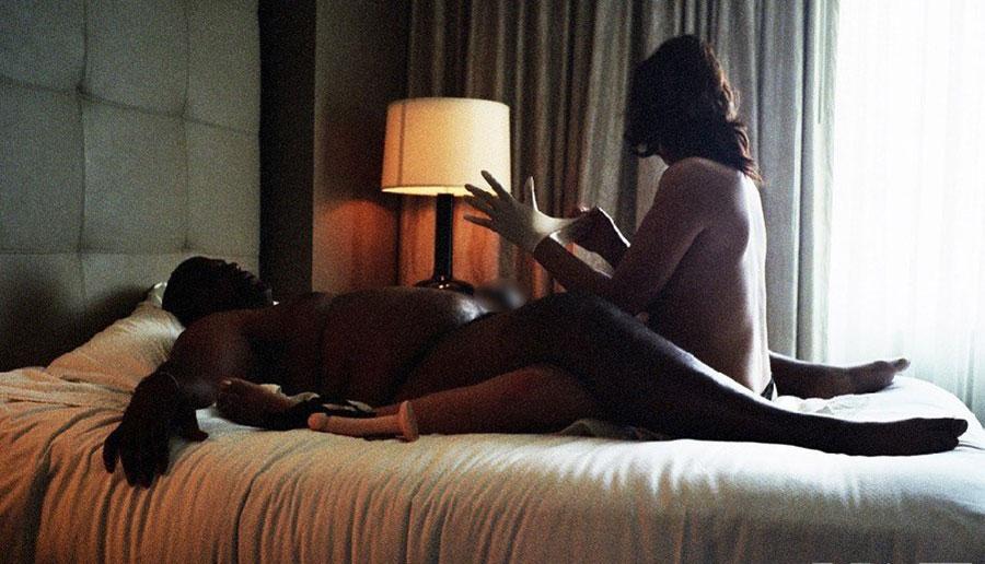 满身疮痍妖艳花 东欧被迫性交易受害者工作日