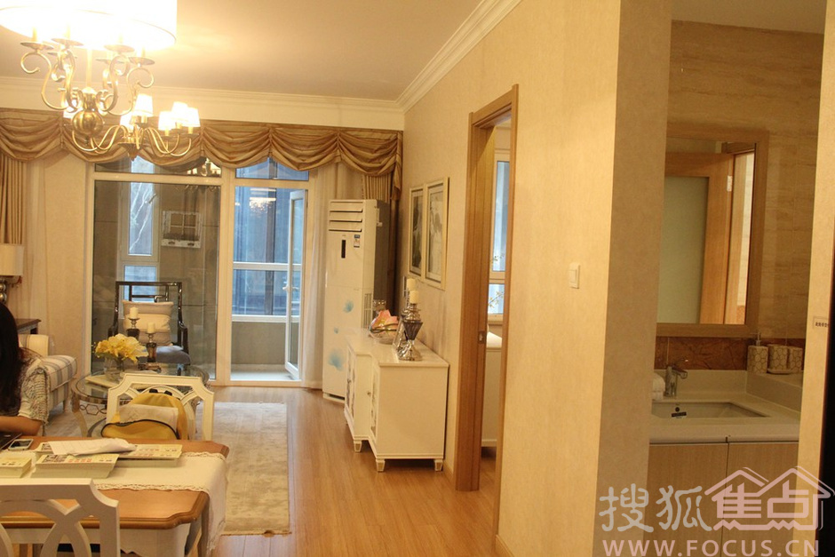 万科现在城80平两室两厅一卫全装修样板间70