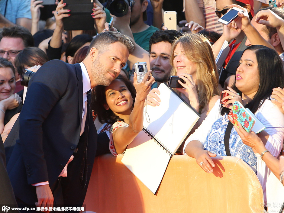 密西西比游戏 首映 雷诺兹亮相安娜蕾美艳抢镜