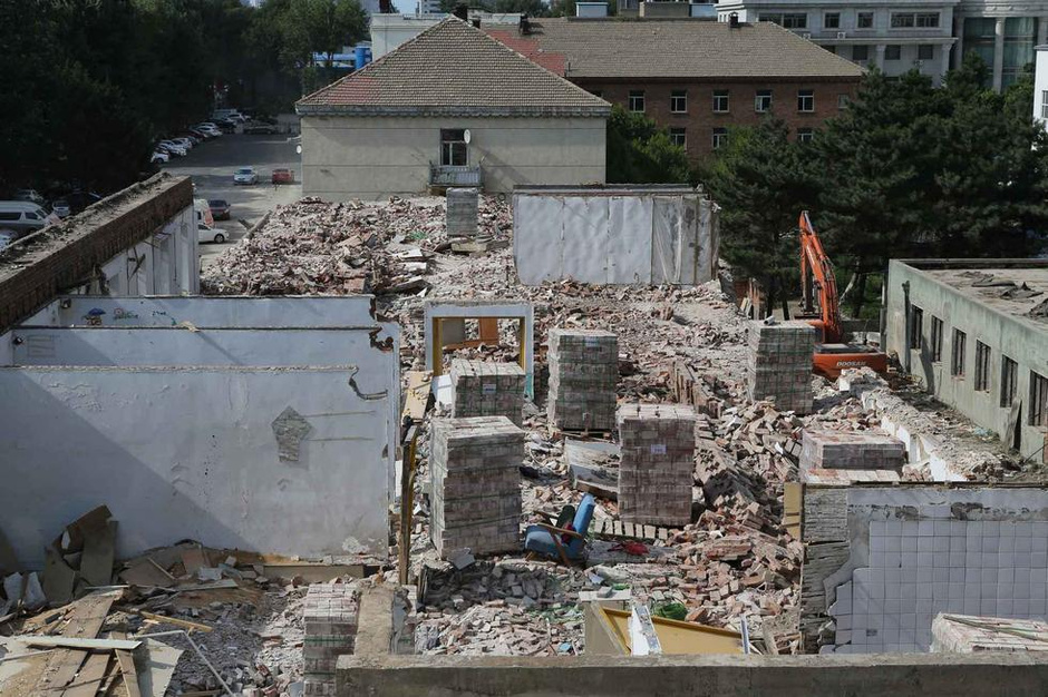 长春老式楼房拆迁 韩国人3万元买20万块旧砖-