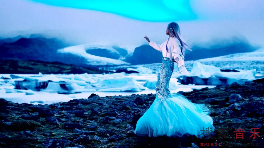 尚雯婕冰岛拍摄mv 化身大自然女神穿越北极光