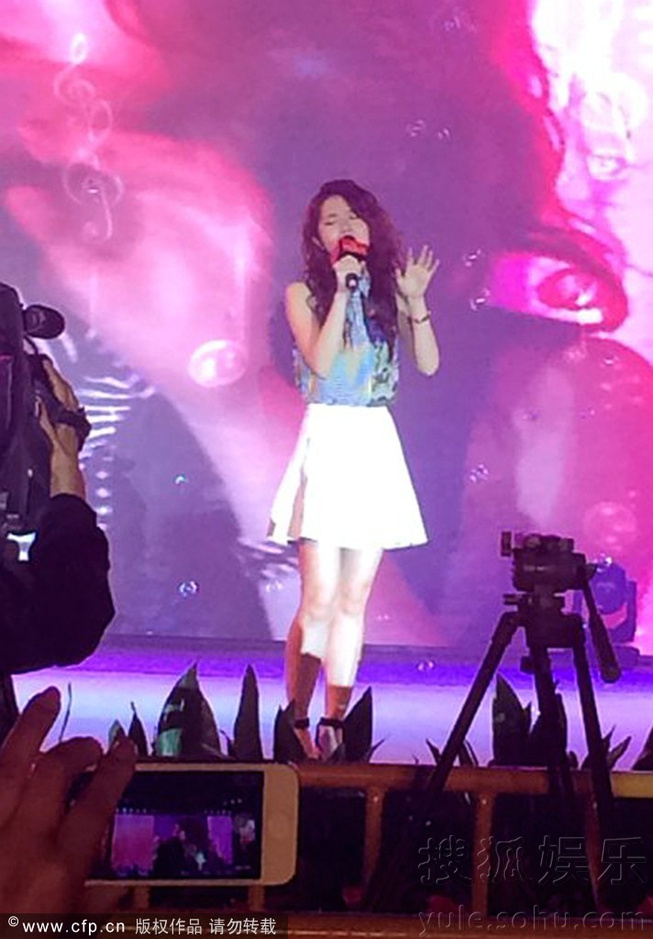 邓紫棋苏州引粉丝疯狂 飙高音再现铁肺神功65