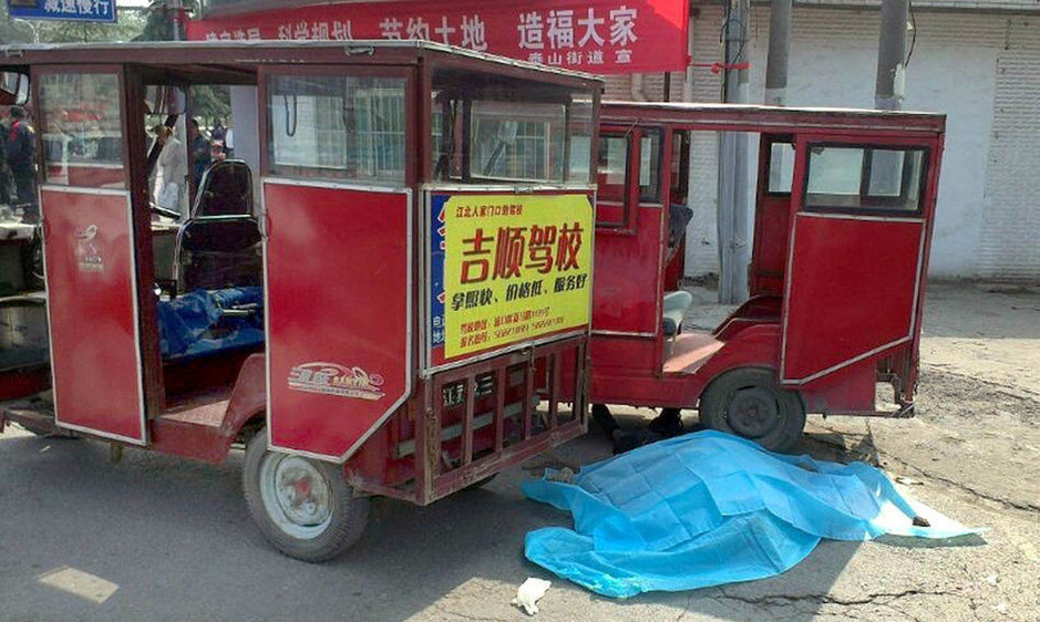 南京2名三轮车主抢生意 一人当场被捅死-汽车