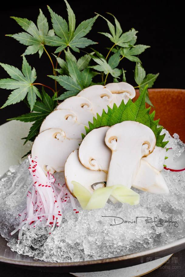 杨帆                 松茸的季节 松茸 ,学名trichaloma matsutake