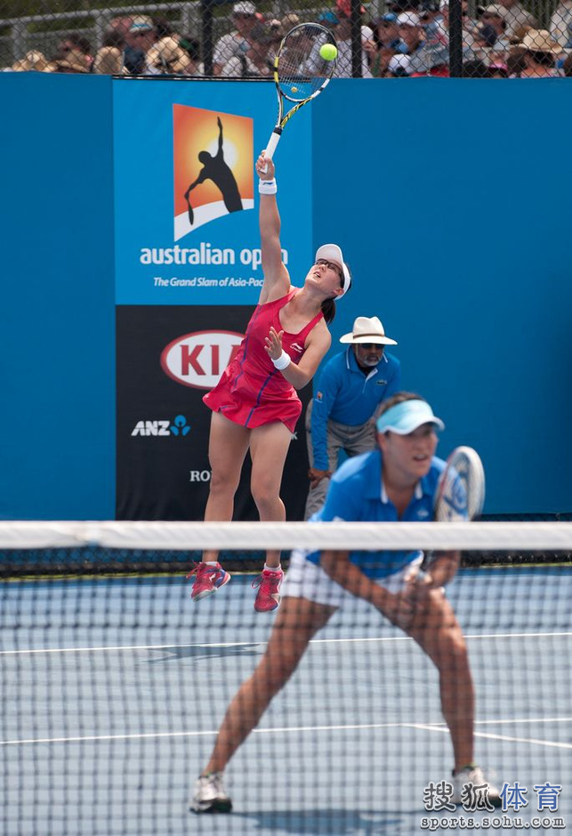 <em>高清</em>:郑赛赛女双搭档<em>泰妹</em>一轮游 场上粉群抢眼