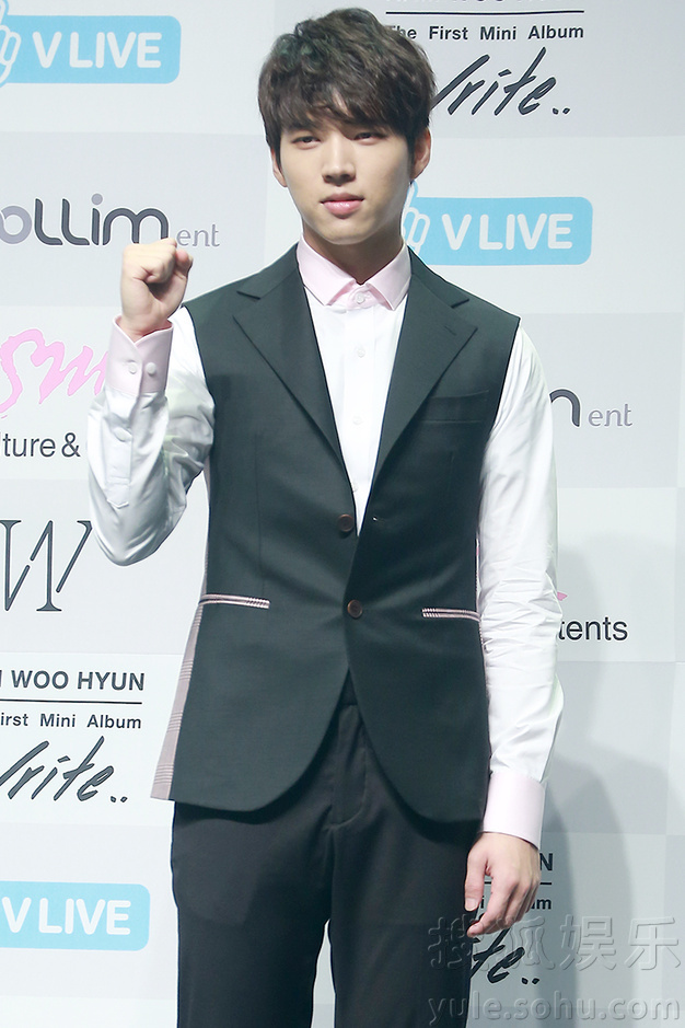 INFINITE南优贤开solo发布会 现场热唱主打歌8