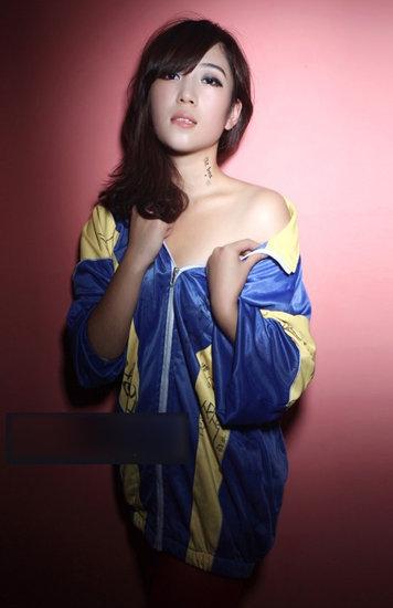 中学生拍摄校服写真图片