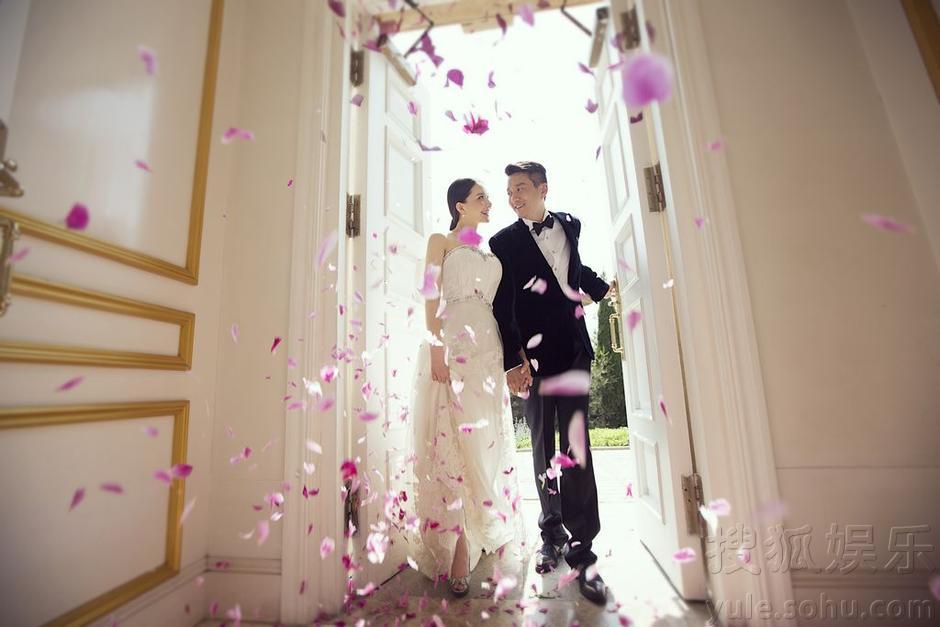 孙茜蔡远航婚纱照首度曝光8月4日步入婚礼殿