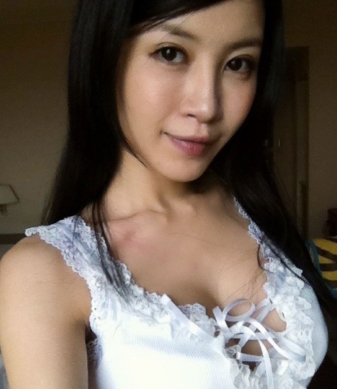 观月雏乃 红色性感内衣照图片