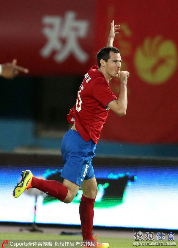 高清:建业战延边 麦克格文抽射破门吮手指庆祝