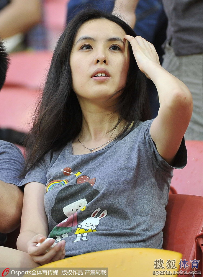 <em>亚洲</em>杯14日<em>美女</em>汇总:清纯妹惊为天人 胸<em>插</em>国旗