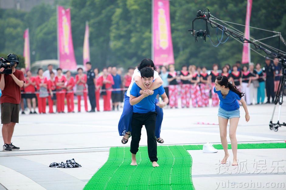 《奔跑吧兄弟》周五开播 baby变身<em>酷跑女</em>超人