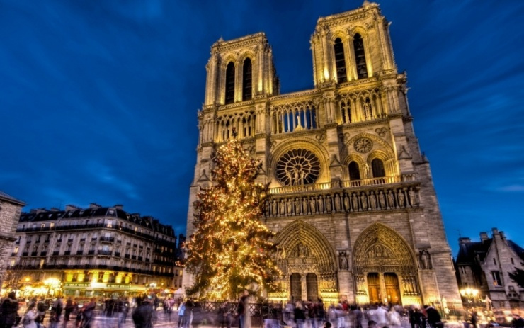 塞纳河畔的巴黎圣母院 法国哥特式建筑旷世杰