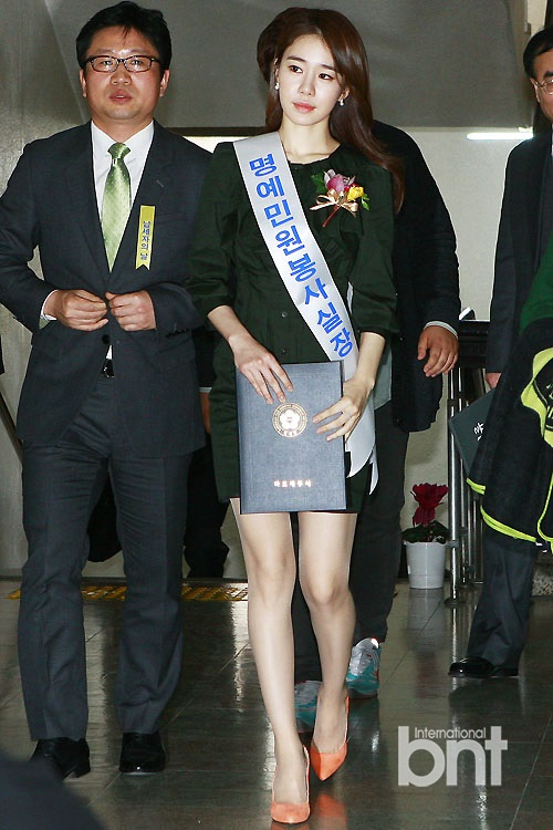 演员刘仁娜体验一日民愿室长为纳税人服务62