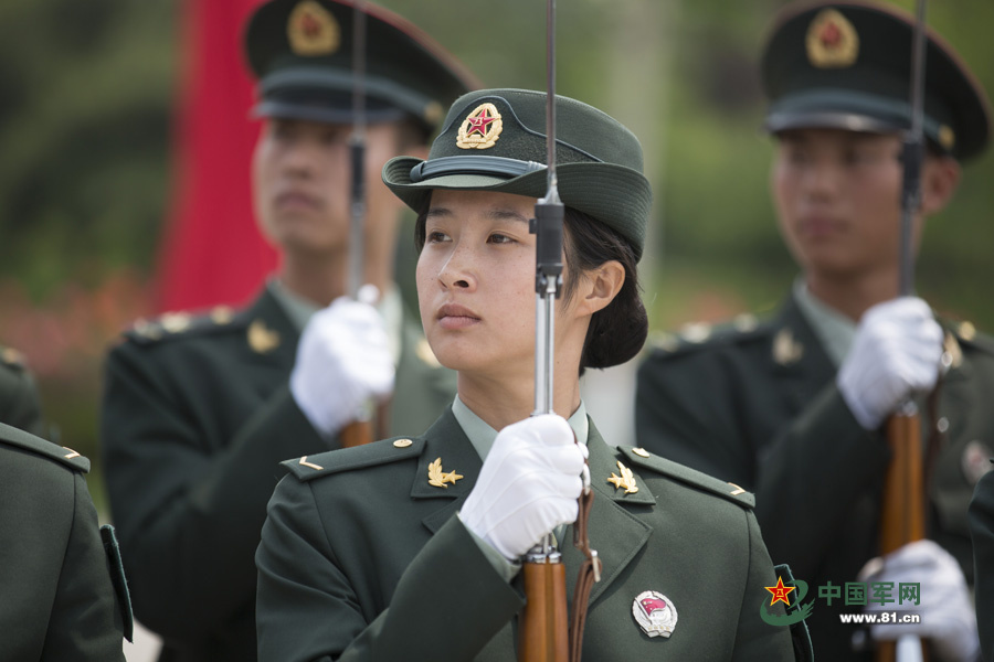解放军首批仪仗<em>女兵</em>罕见训练照曝光6597046-
