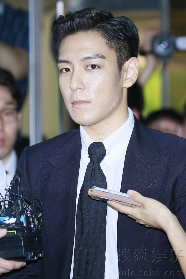 BIGBANG T.O.P吸大麻案首日出庭:接受任何处