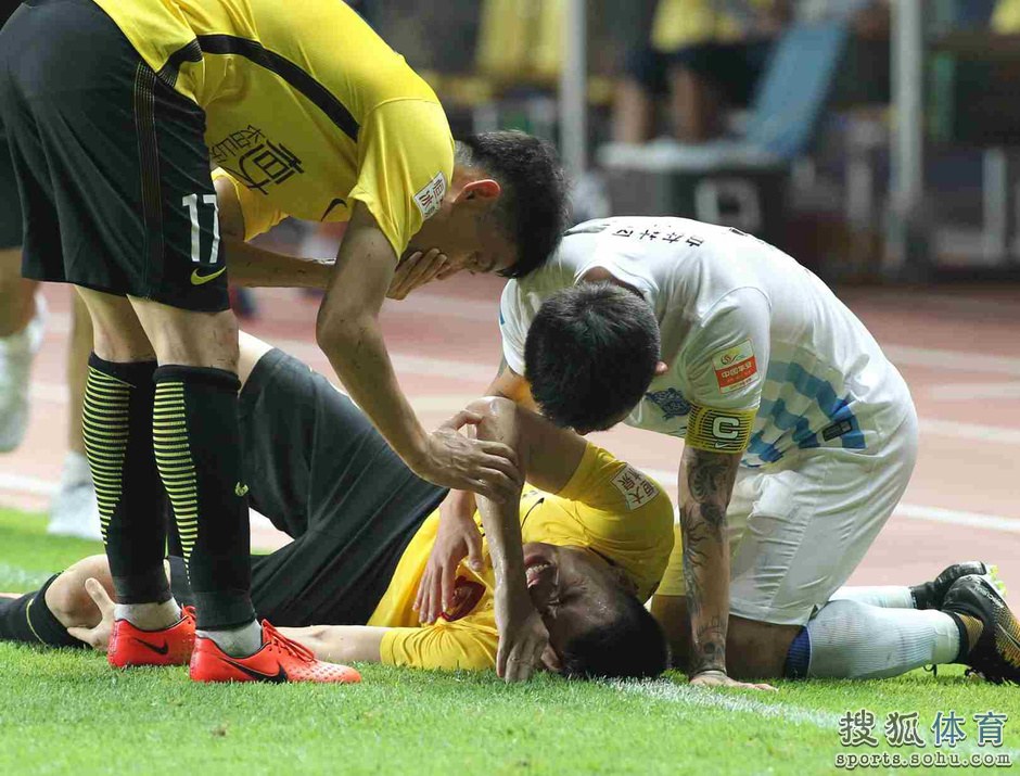 高清:富力4-2恒大 扎哈维德比再破门霸气庆祝