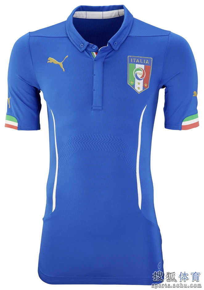 高清:意大利发布世界杯战袍 男模之队名不虚传
