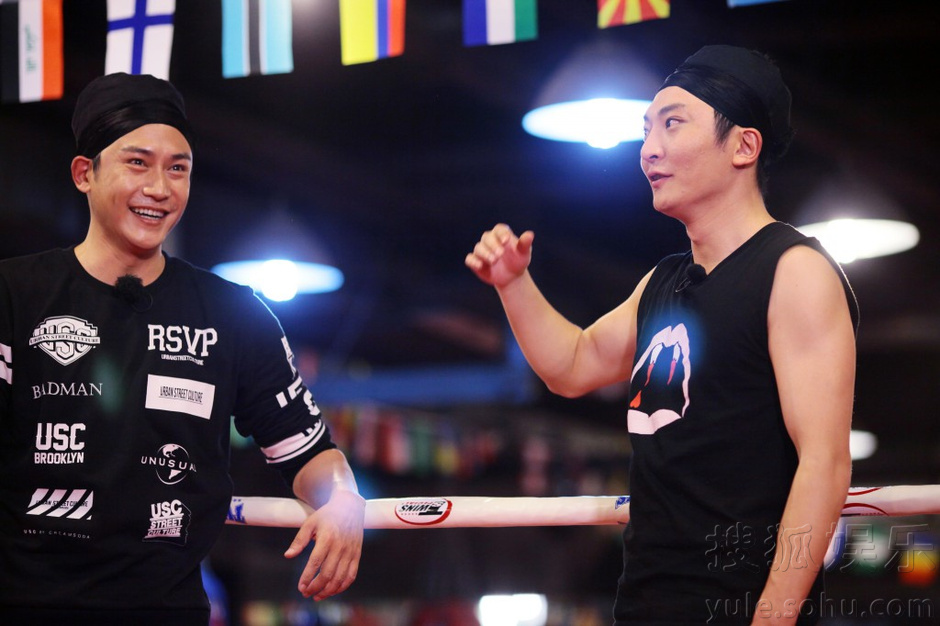 《叮咯咙咚呛》陆毅郭京飞同台 金钟国大秀腹肌-广西新闻网