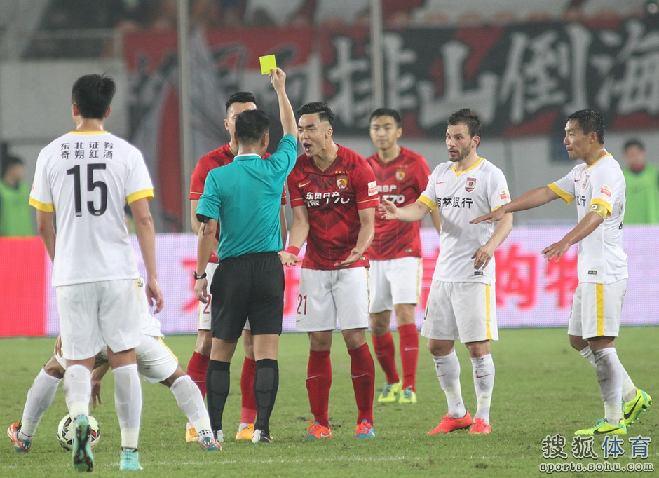 高清:高拉特造乌龙击掌卡帅 马祖攻破恒大指天