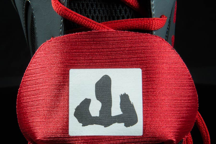 高清:不动如山 匹克飓风三代特别版战靴78210