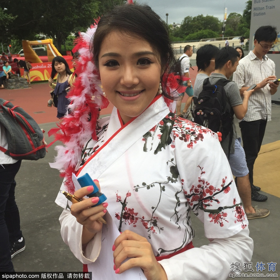 <em>亚洲</em>杯14日<em>美女</em>汇总:清纯妹惊为天人 胸<em>插</em>国旗