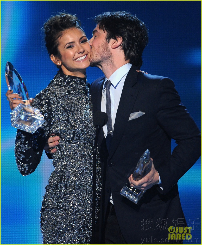 第40届人民选择奖揭晓 吸血鬼情侣大秀恩爱