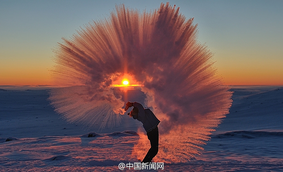 东北特产？哈尔滨大寒天气“泼水成冰”(图)