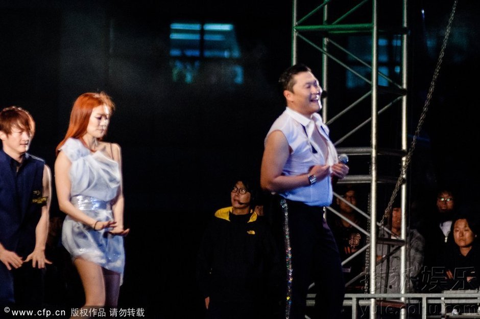鸟叔PSY首尔演唱会跳骑马舞 曾被公司要求整容(组图)