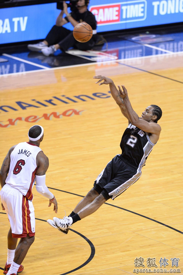 11日精选图:伦纳德射翻詹姆斯 奥登上场两分钟