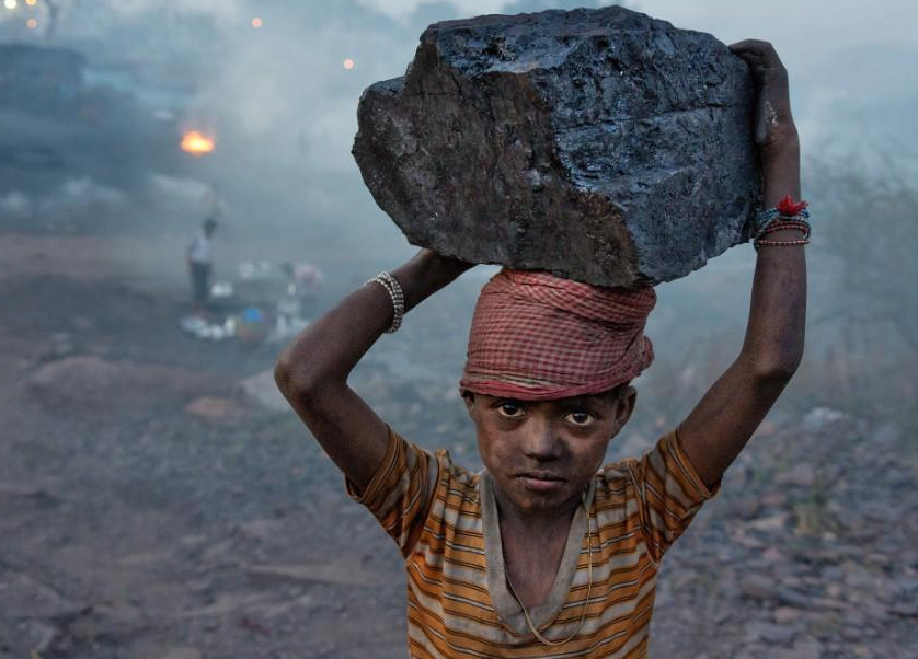 揭秘印度矿工的悲惨生活