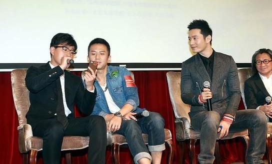 邓超佟大为当众激吻 黄晓明遭女粉丝强抱