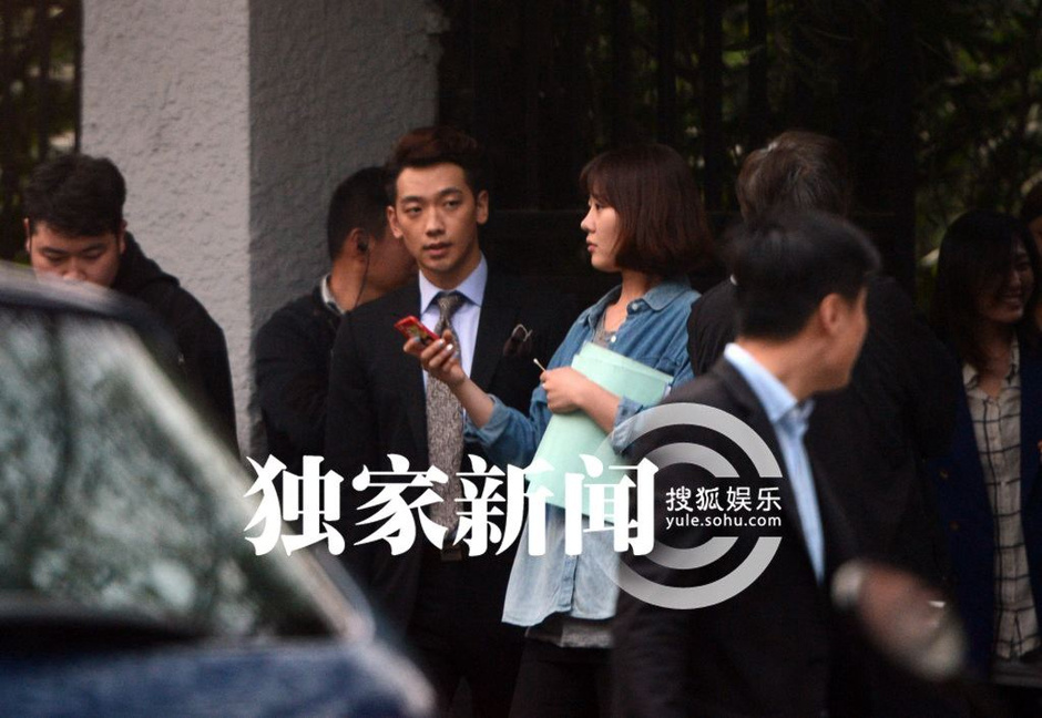 独家:Rain黑西装与<em>女仆</em>装刘亦菲上海赶戏6570