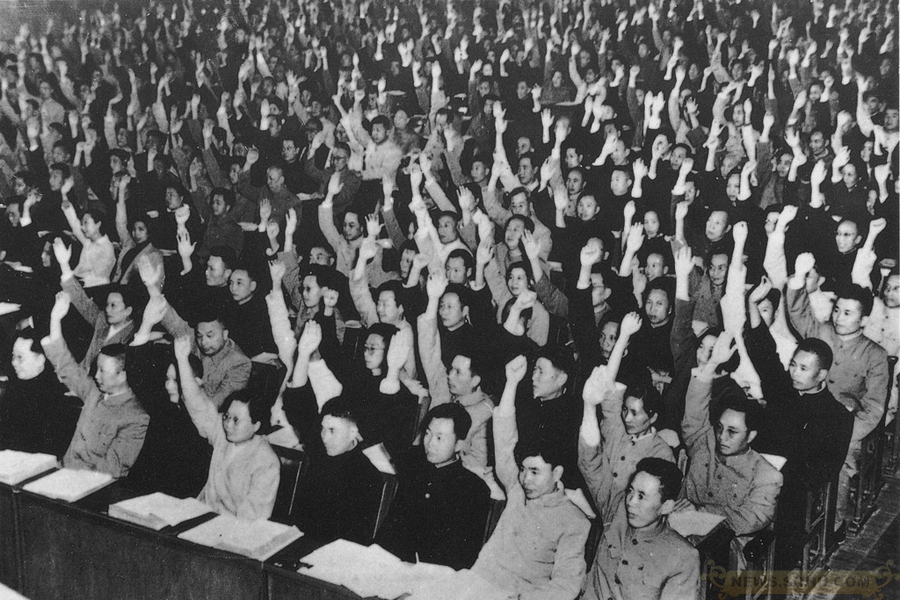 1956年发展国民经济_1956年9月16日,周恩来在中共八大会议上作《关于发展国民经济的第...