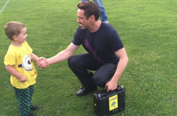 《复联2》片场照曝光 雷神美队钢铁侠并肩675