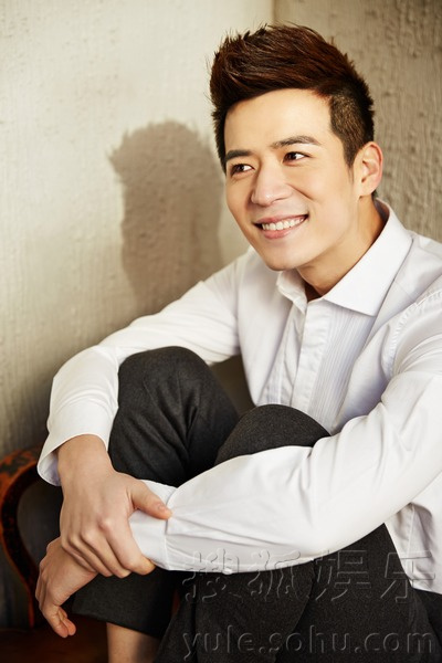 魏千翔冬日暖心大片曝光 尽显贵气王子范儿-广