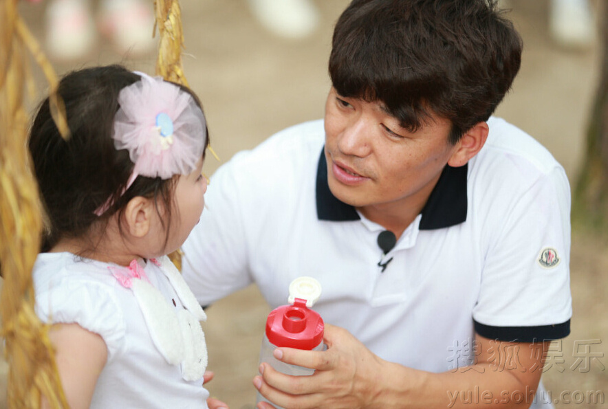 王宝强女儿高清照片曝光 穿公主裙甜美可爱