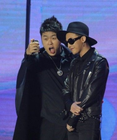 杜海涛下跪权志龙遭网友疯狂抵制