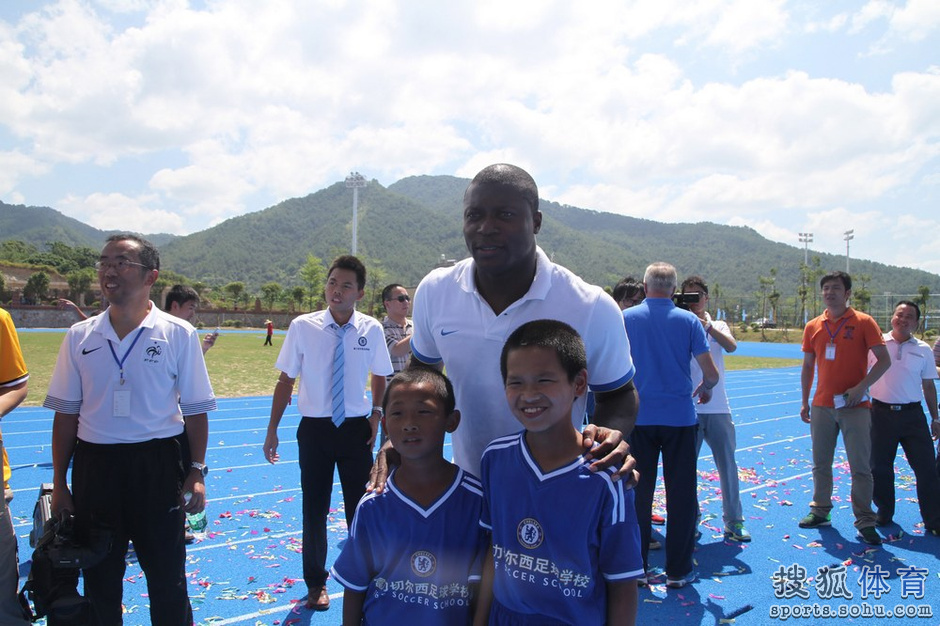 高清:富力切尔西足校办开学典礼 埃里克森出席