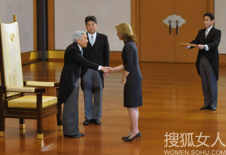 肯尼迪女儿赴任驻<em>日</em>大使 红唇金发显典雅-<em>女人</em>